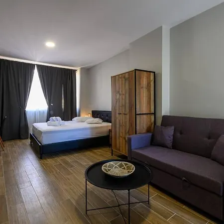 Stylish Urban Haven Appartamento Kalamata