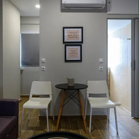 Stylish Urban Haven Appartamento Kalamata